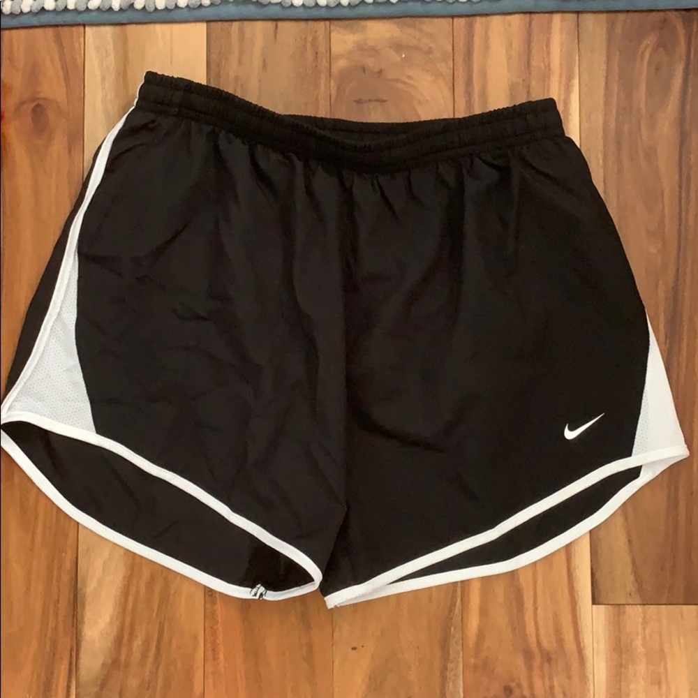 Nike black and white active shorts